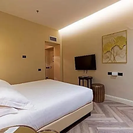 Astoria Hotel 4*