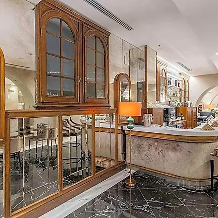 Astoria Hotel 4*