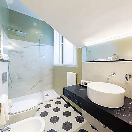 Astoria Hotel 4*